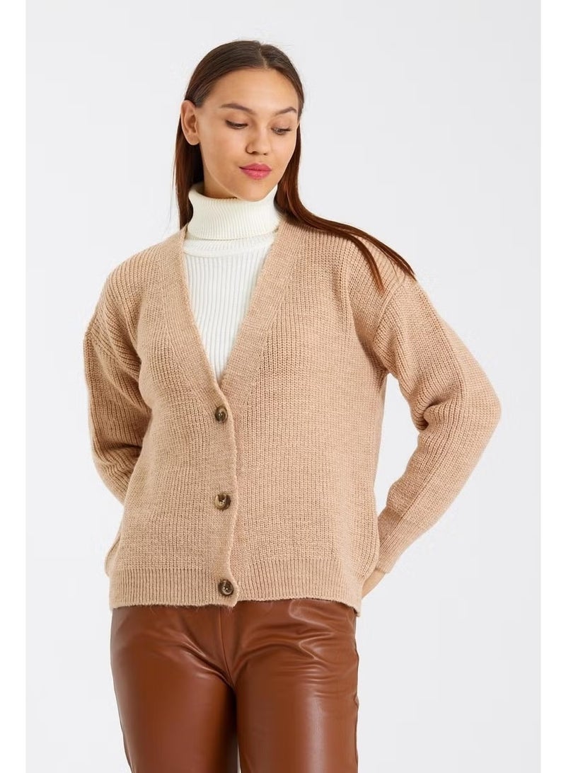 Odelon Buttoned V-Neck Oversize Women's Beige Knitted Cardigan - Image 5